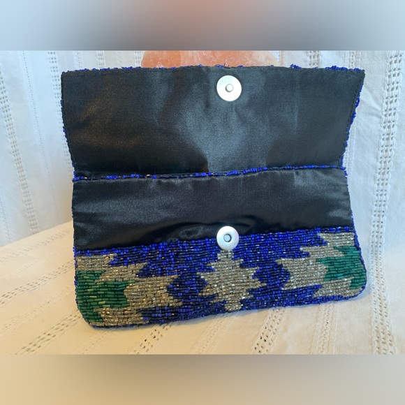 Expressions by Canfloyd. Clutch With Chain. New w/ tags - Picture 3 of 5